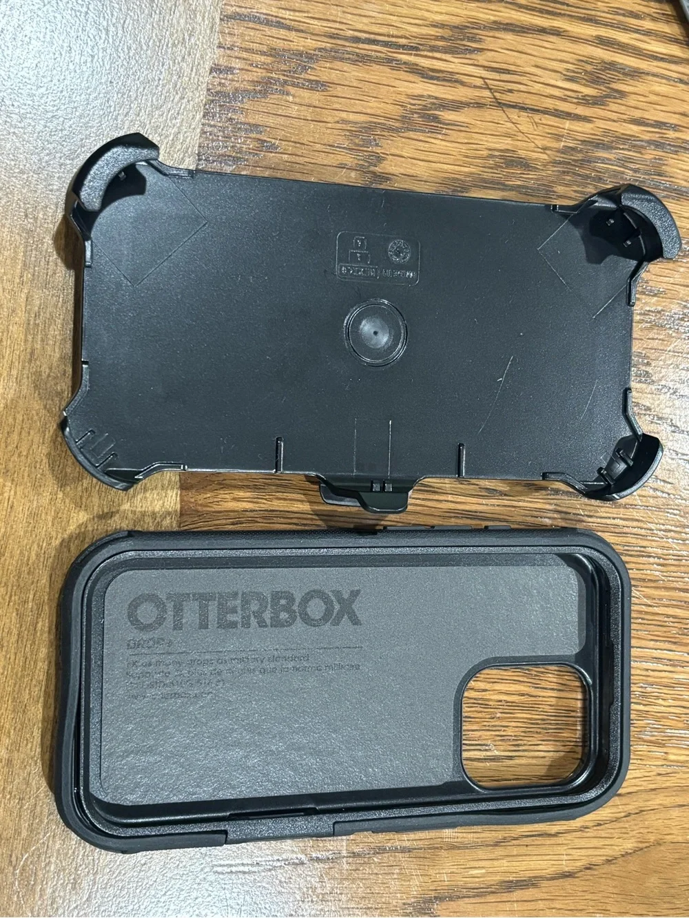OtterBox Black Phone Case with Belt Clip/Kick Stand IPhone 17